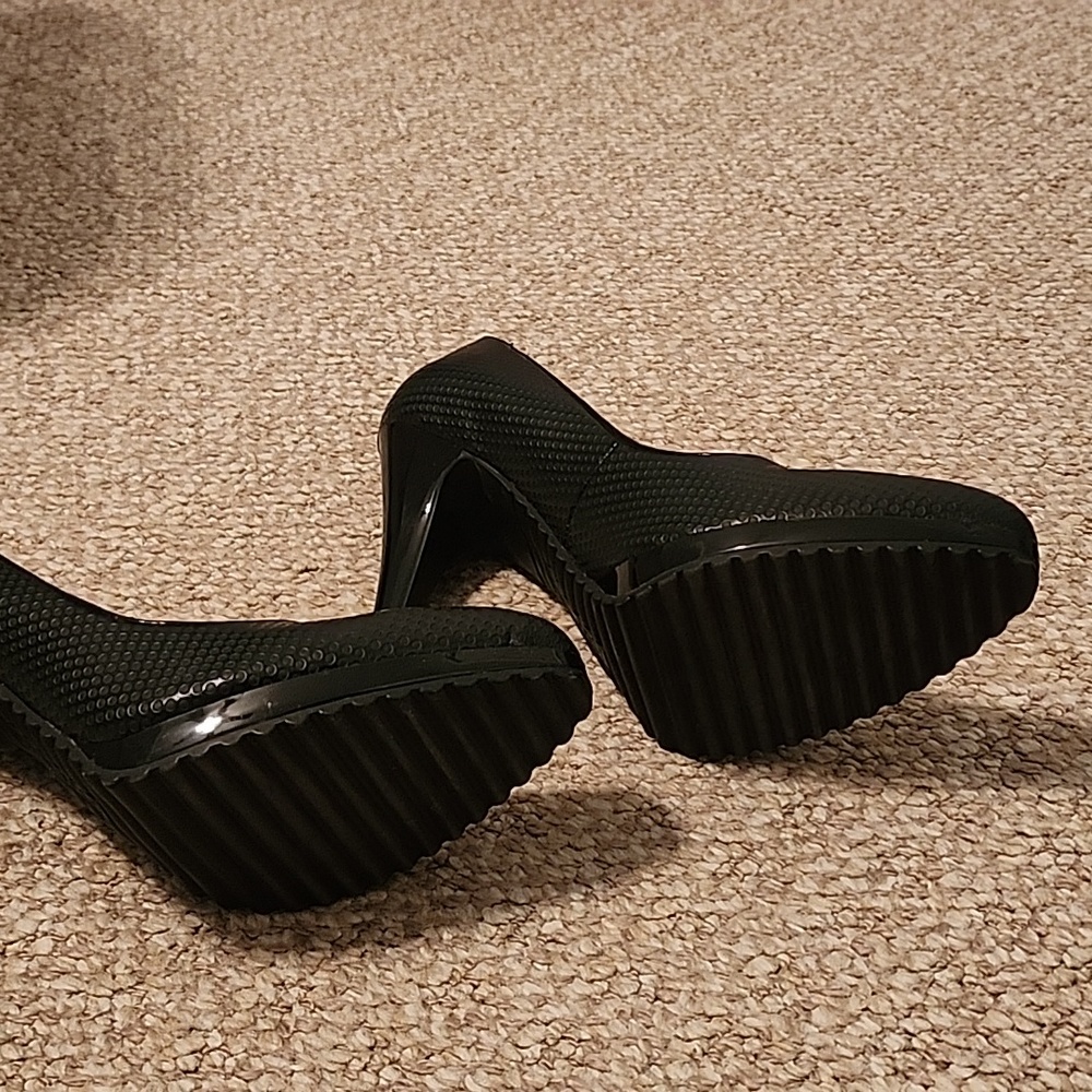 Shoes - Picture 4 of 4